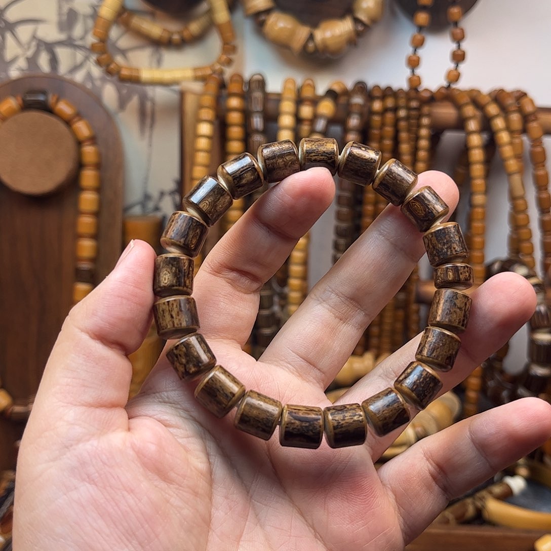 一***起拂云梢手作。 手串