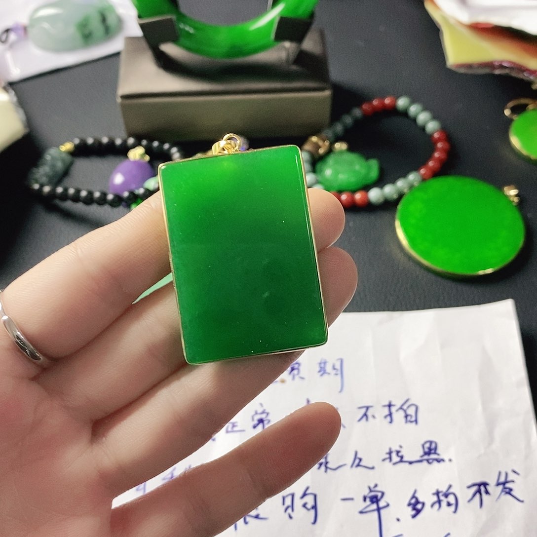 翡翠耳饰未镶嵌吊坠