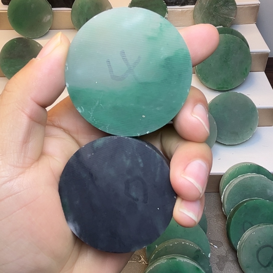 定制石英质玉（非洲翠）未镶嵌无事牌加工