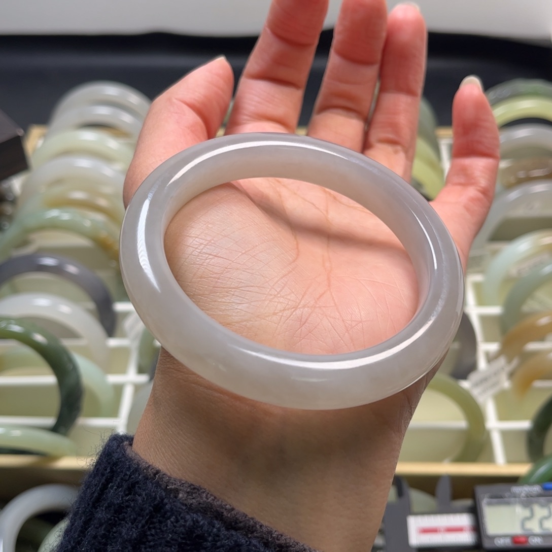 和田玉未镶嵌手镯61.3圈