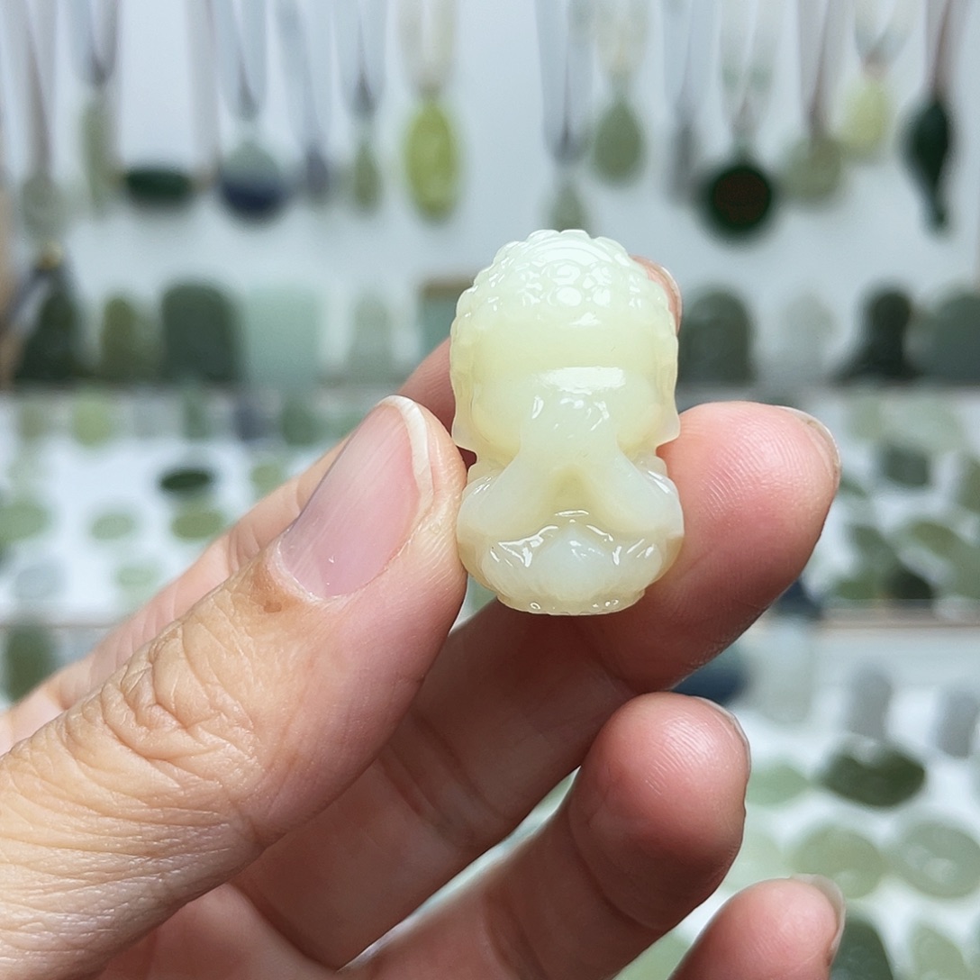 颈饰未镶嵌和田玉拿**铁