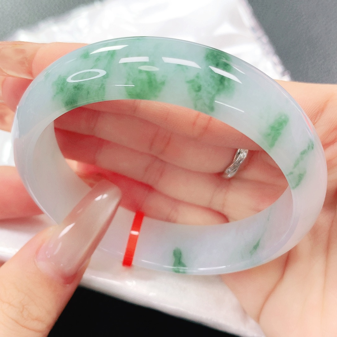 翡翠手镯未镶嵌58圈