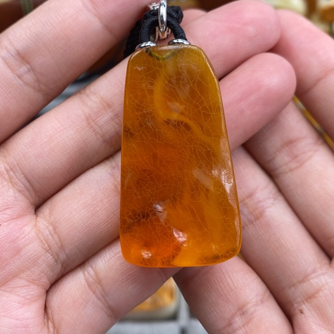 琥珀吊坠(赠链)未镶嵌