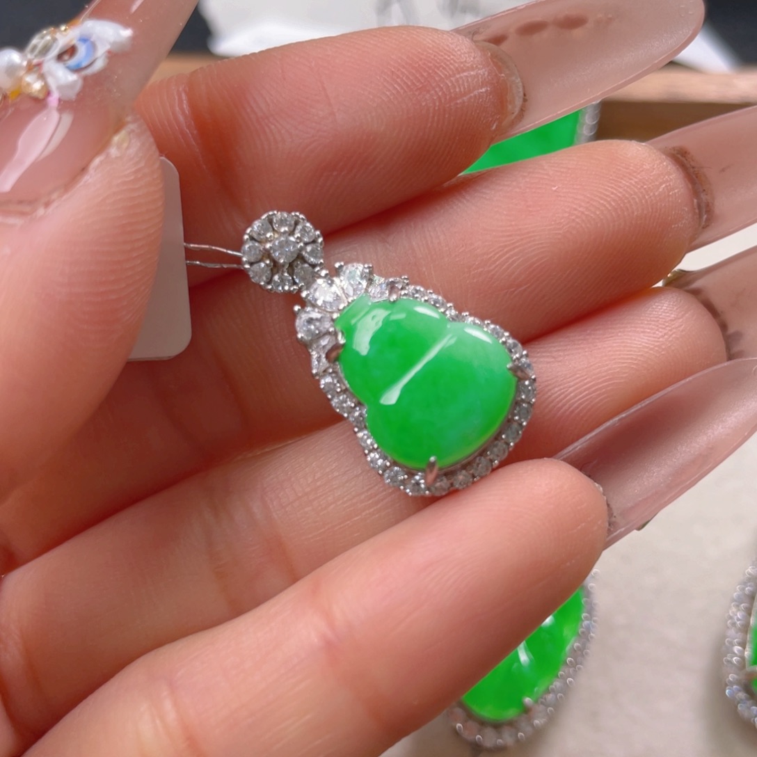 翡翠颈饰银S925镶嵌翡翠