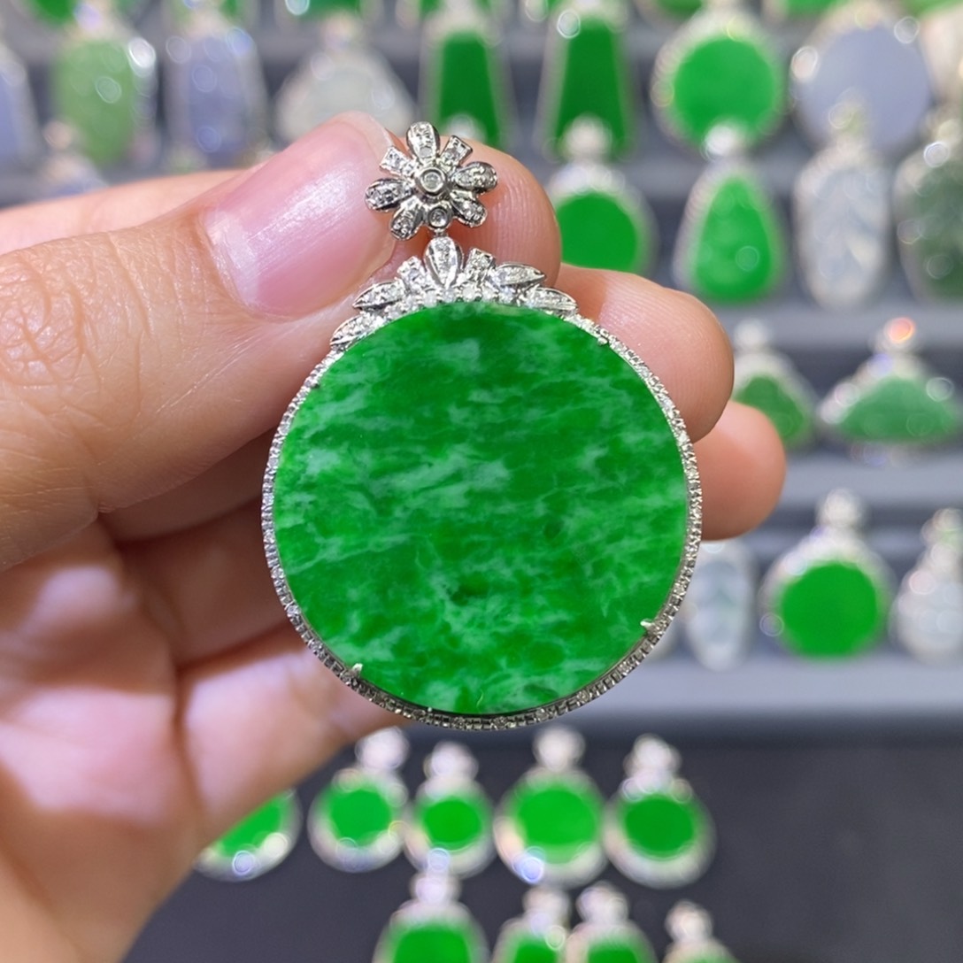 翡翠吊坠(不含链)18K金镶嵌