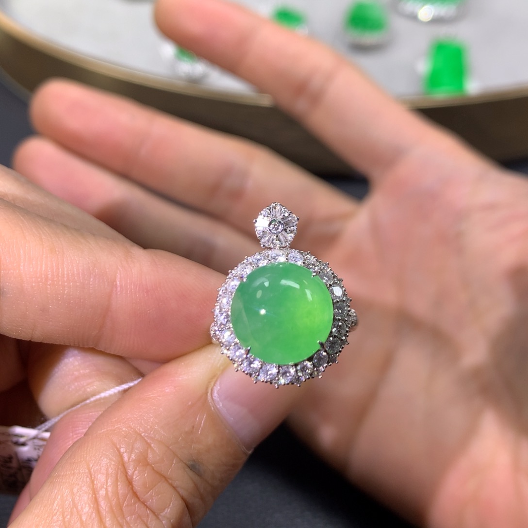 翡翠戒指18K金镶嵌翡翠