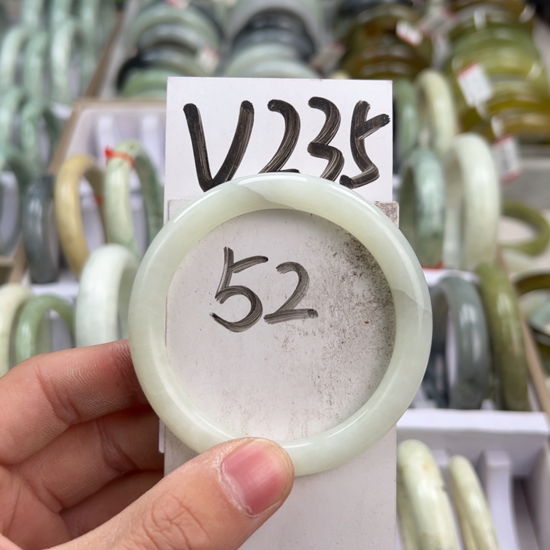 岫玉手镯未镶嵌天然岫玉微瑕，可以正常佩戴