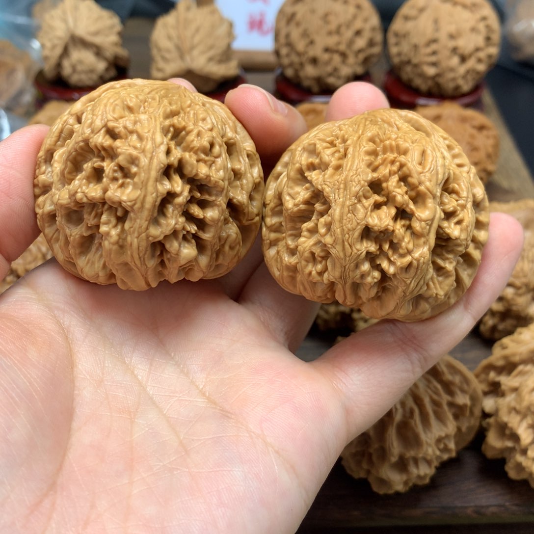 文玩核桃吊坠47全品粗筋