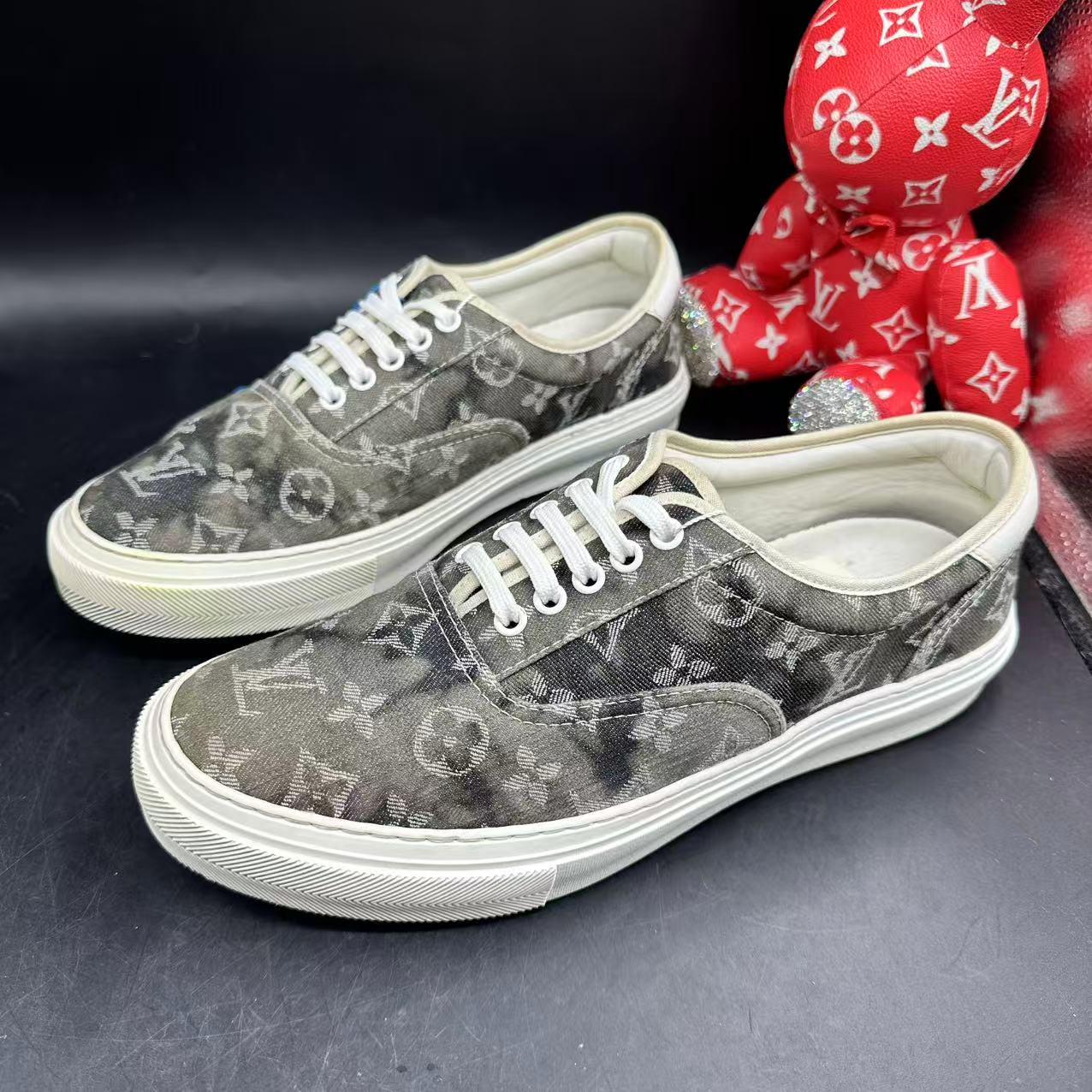 95新 LouisVuitton/路易威登 灰色扎染老花休闲板鞋42欧码kke413