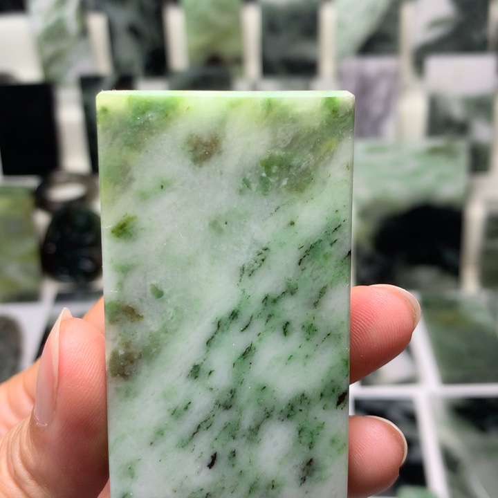 独山玉颈饰未镶嵌