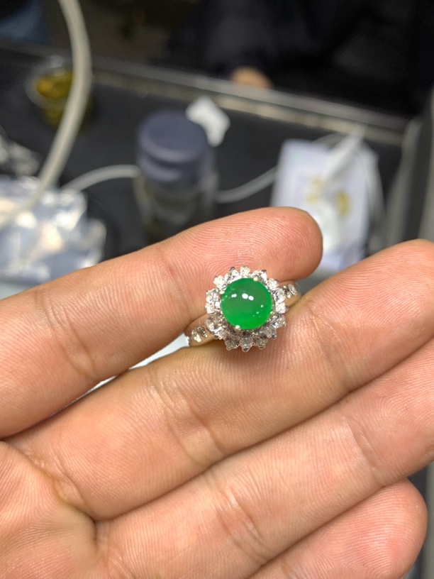 木那正圆蛋面未封底超有性价比缅甸天然翡翠A货