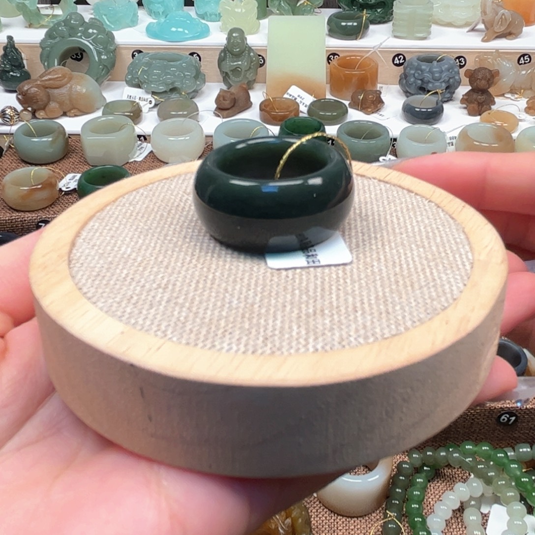 和田玉未镶嵌戒指