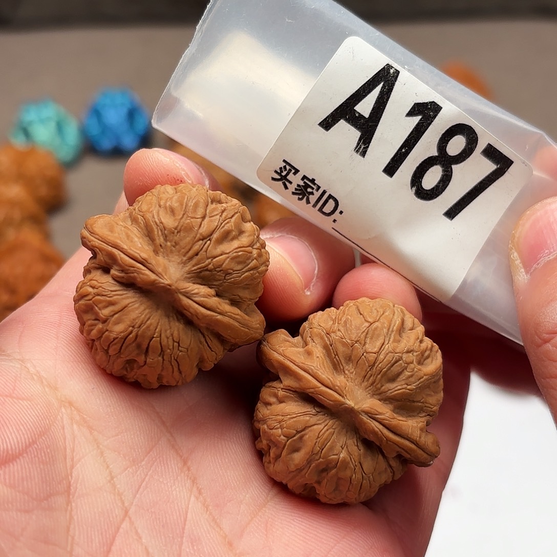 文玩核桃把件34元宝187
