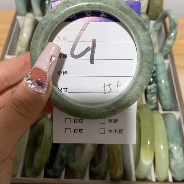 蛇纹石玉手镯未镶嵌