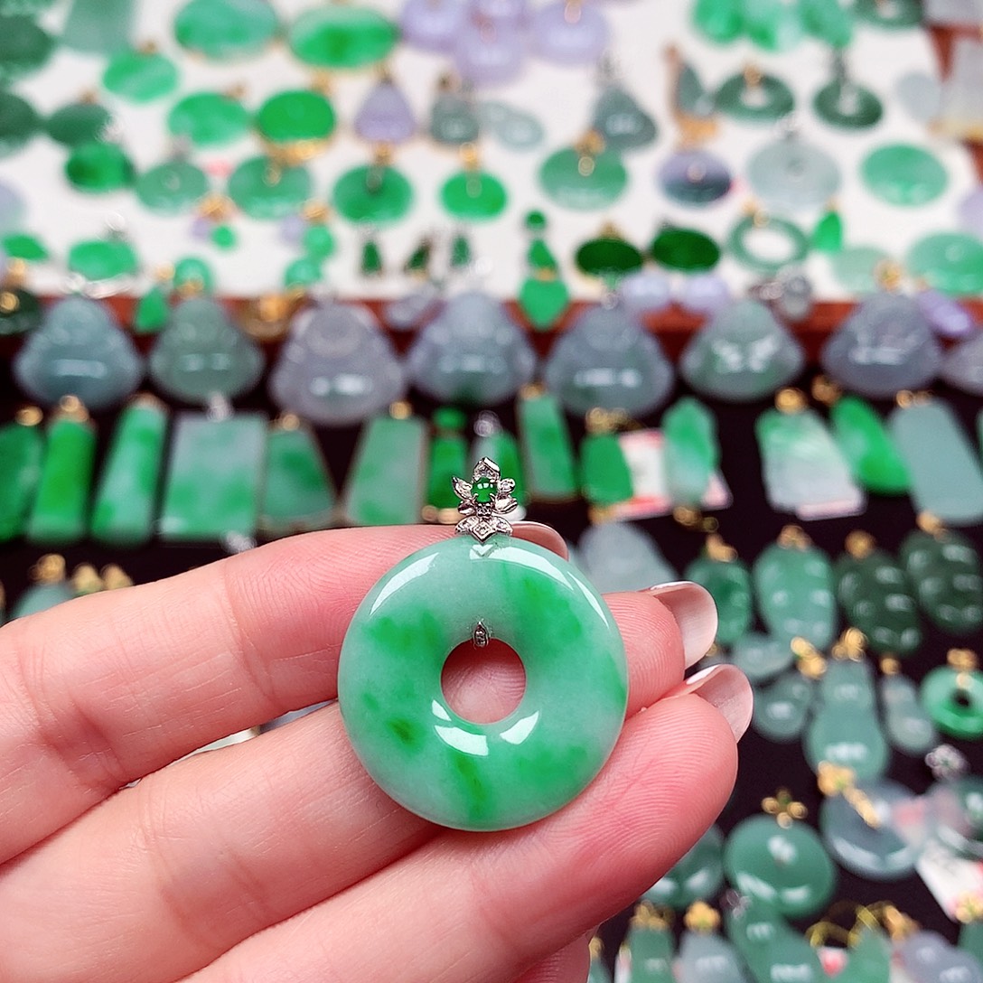 翡翠18K金镶嵌颈饰