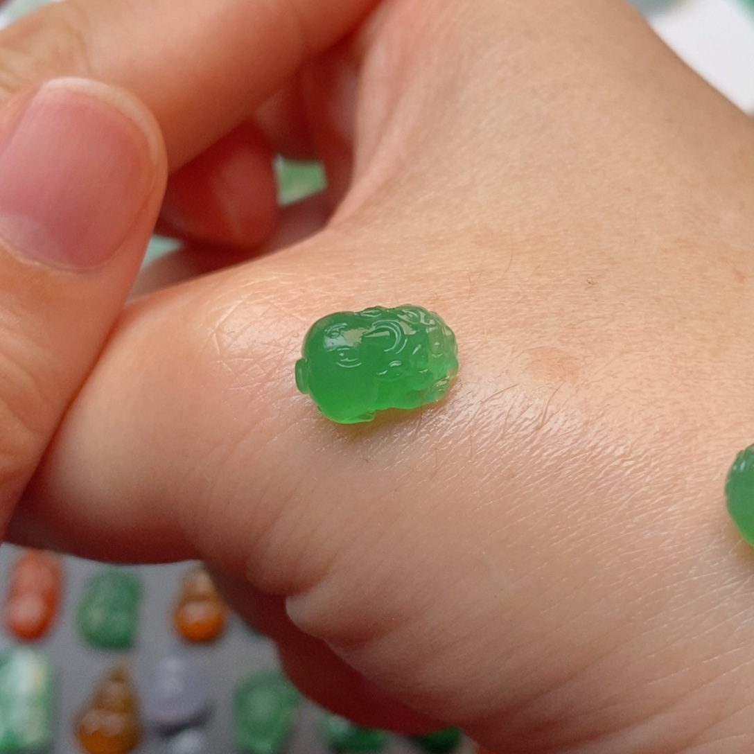 定制翡翠未镶嵌貔貅