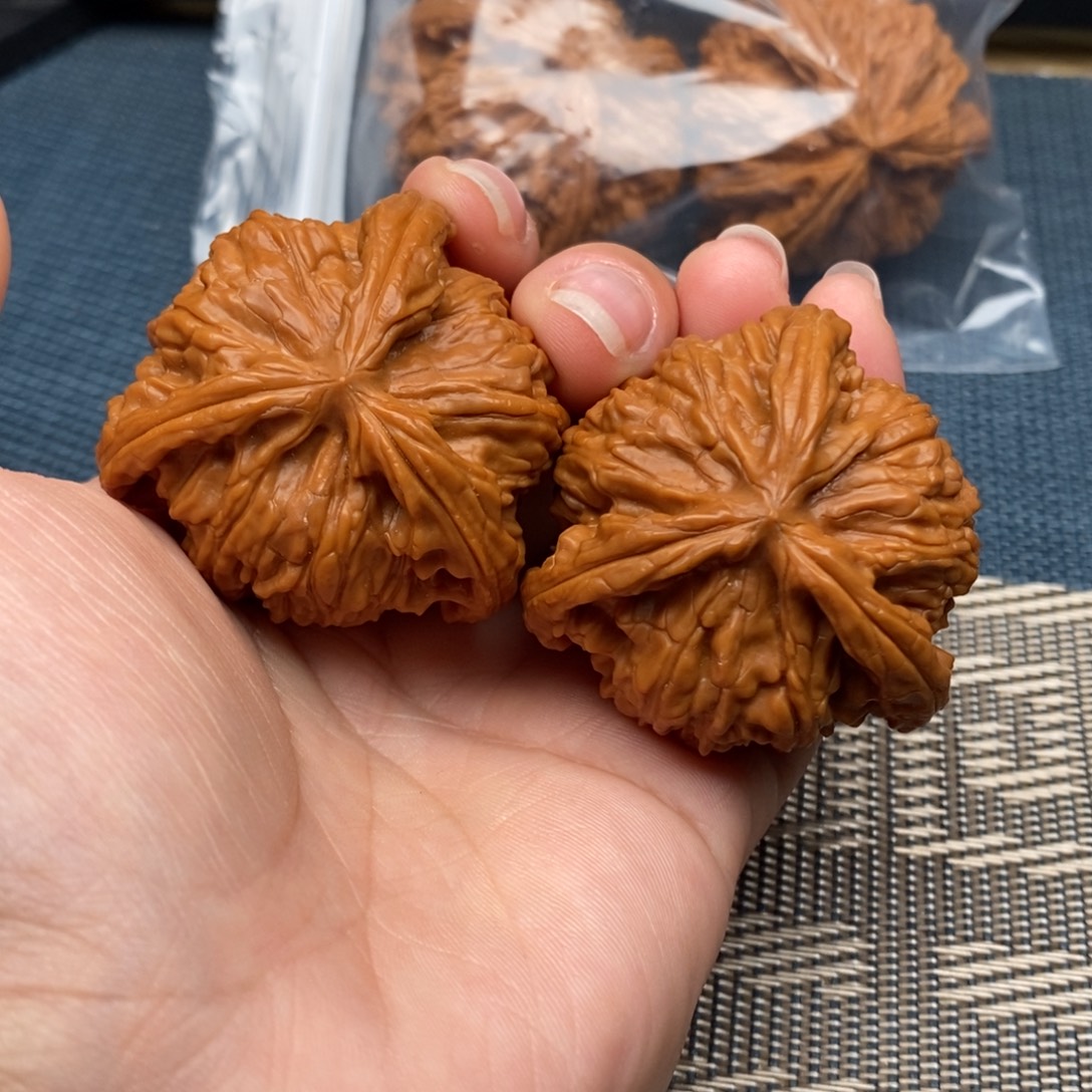 一***l文玩核桃吊坠三棱