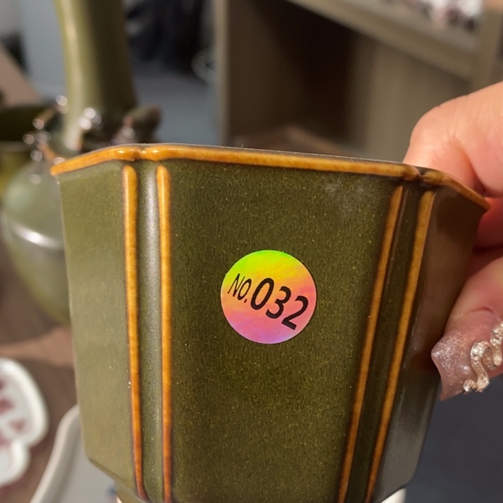 他用手轻轻按摩面部时就开始有血