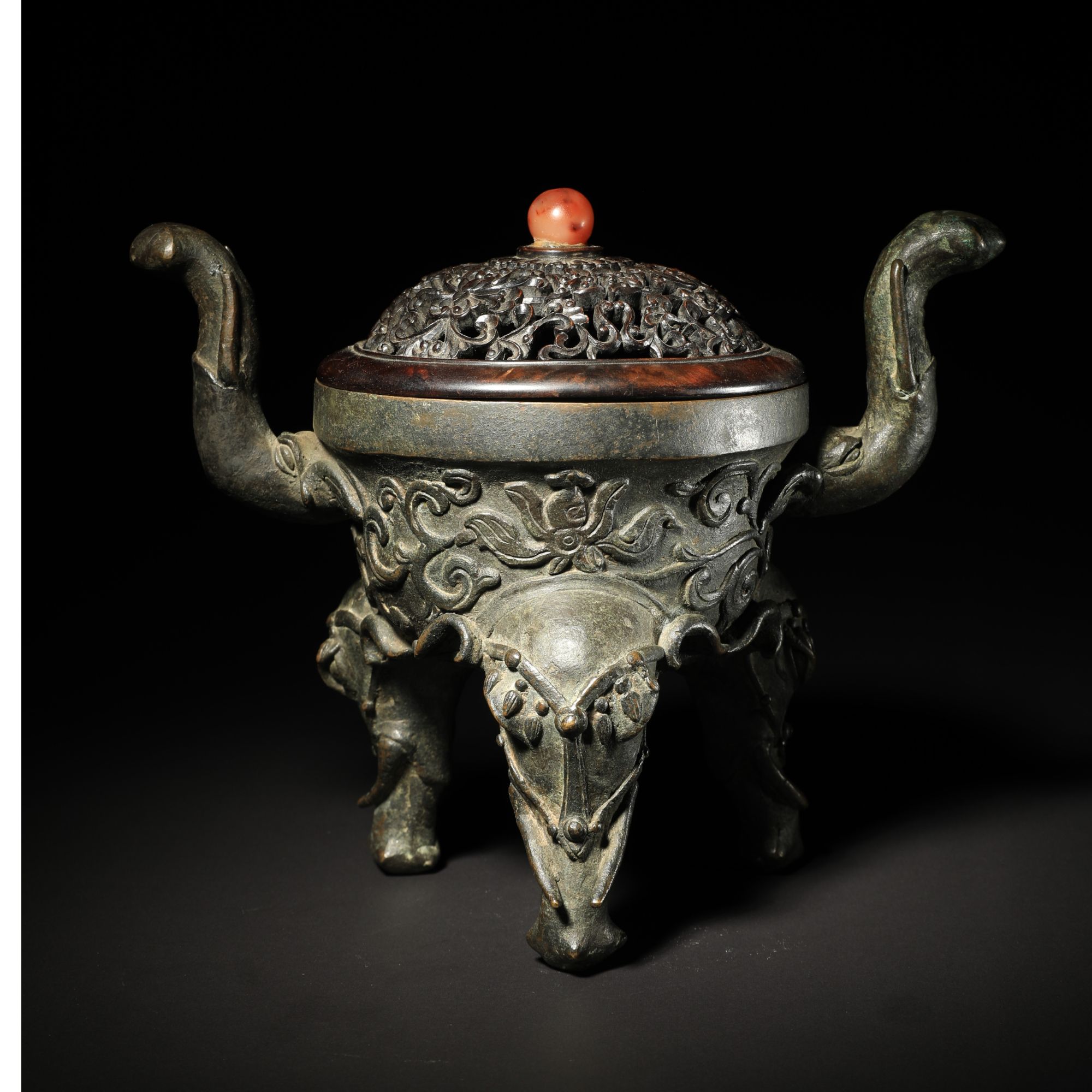 【2月7日古董拍卖】3408 清 象耳三足炉