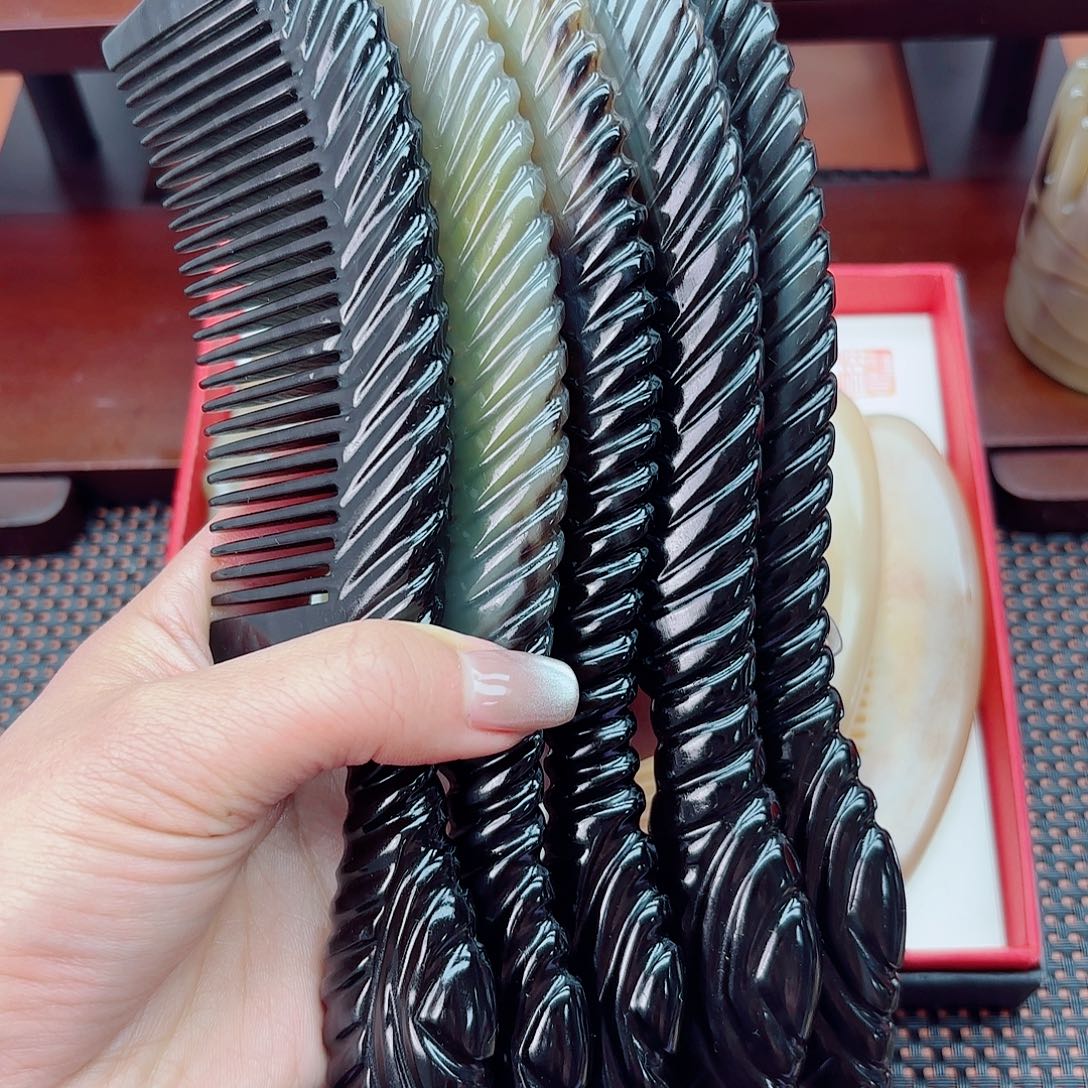纯手工制作纯牛角梳子