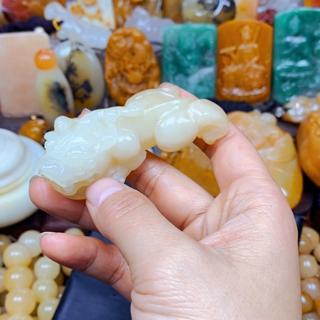 石英质玉（黄龙玉）颈饰未镶嵌