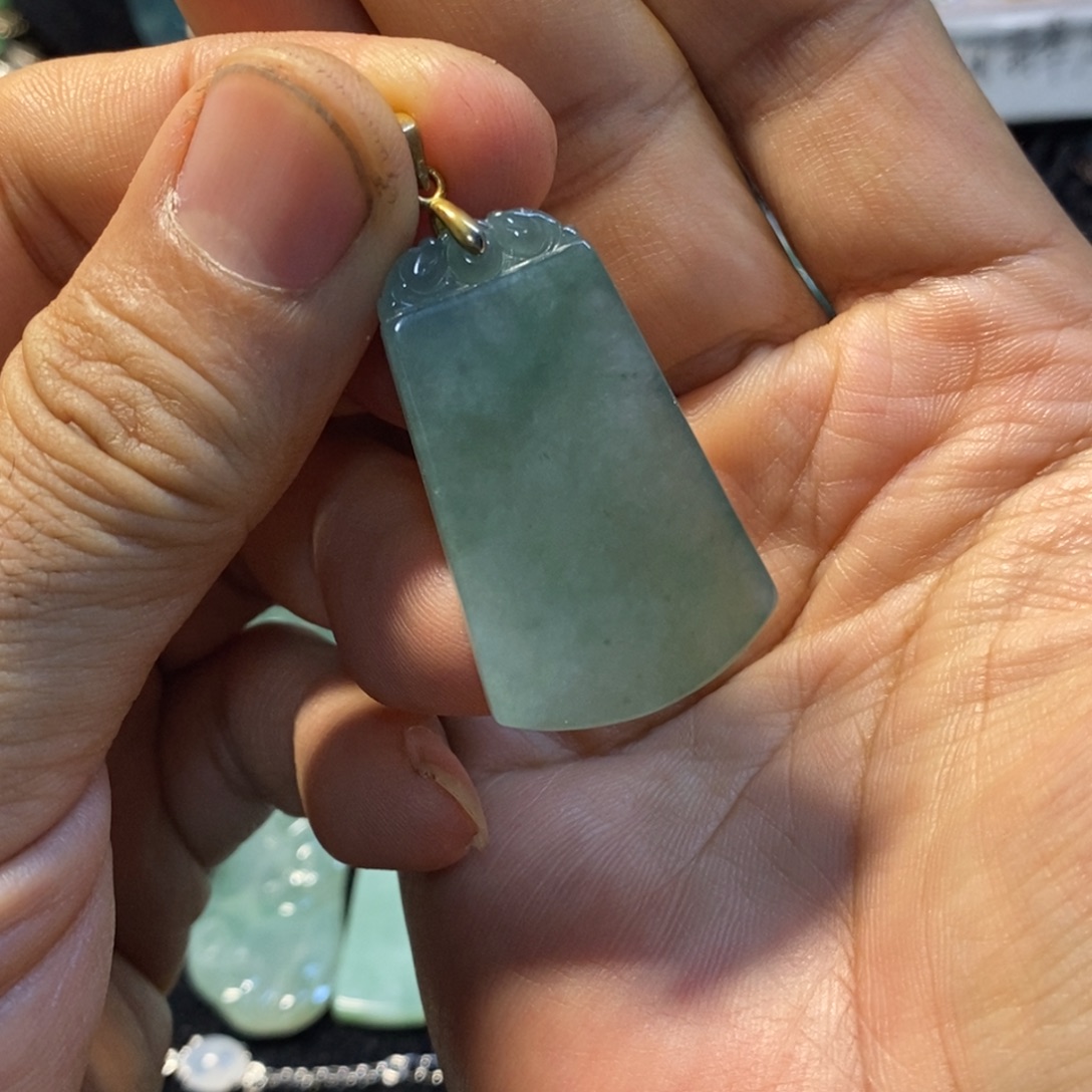 翡翠未镶嵌颈饰天然缅甸翡翠A货冰胶绿无事牌