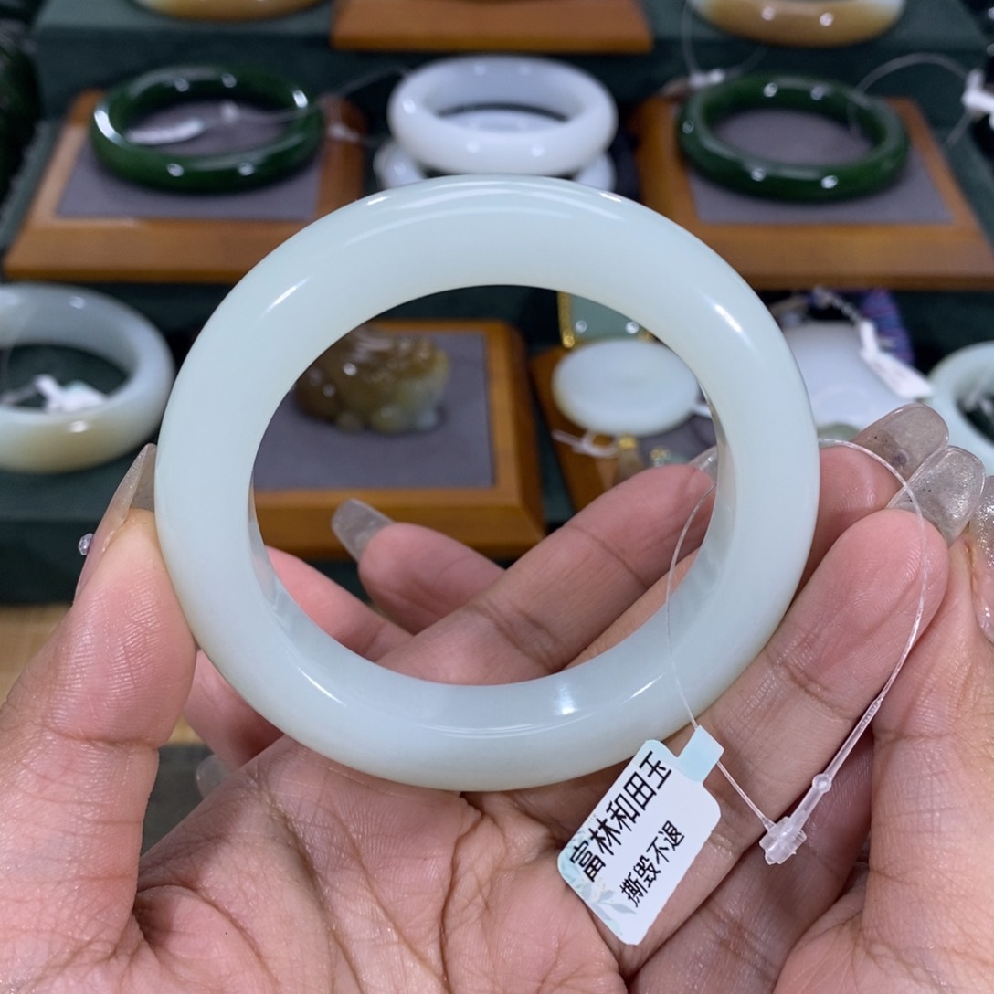 和田玉手镯未镶嵌