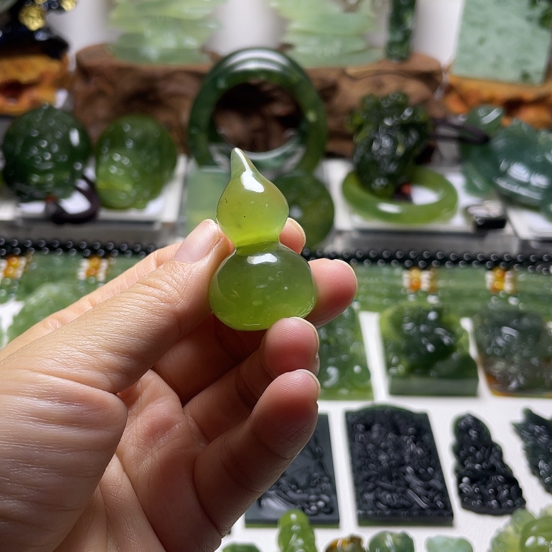 未镶嵌蛇纹石玉颈饰