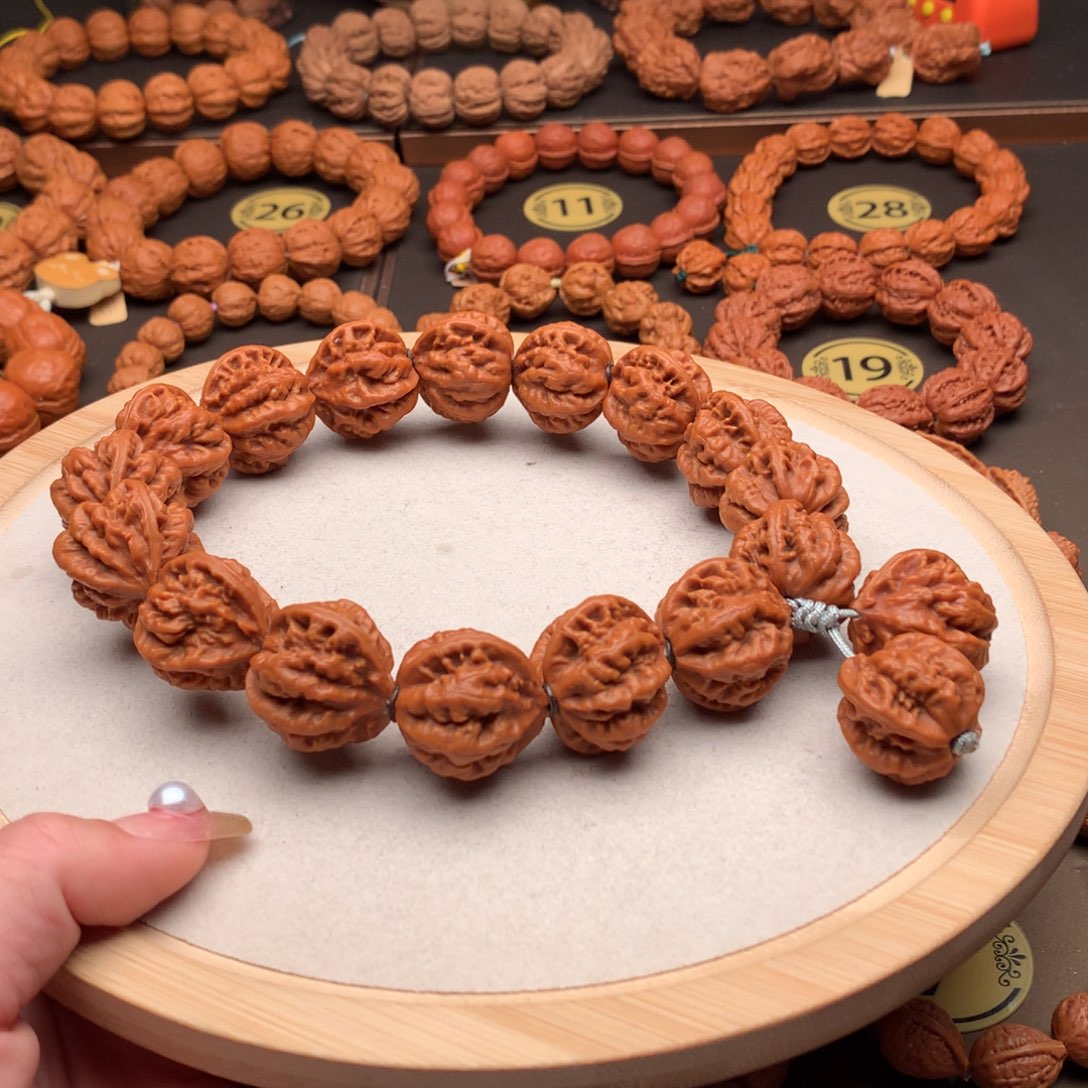 王***伟文玩核桃手串帝王龙脊