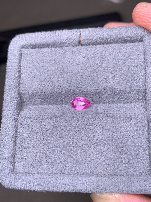 水滴型粉色蓝宝石1.09克拉H226