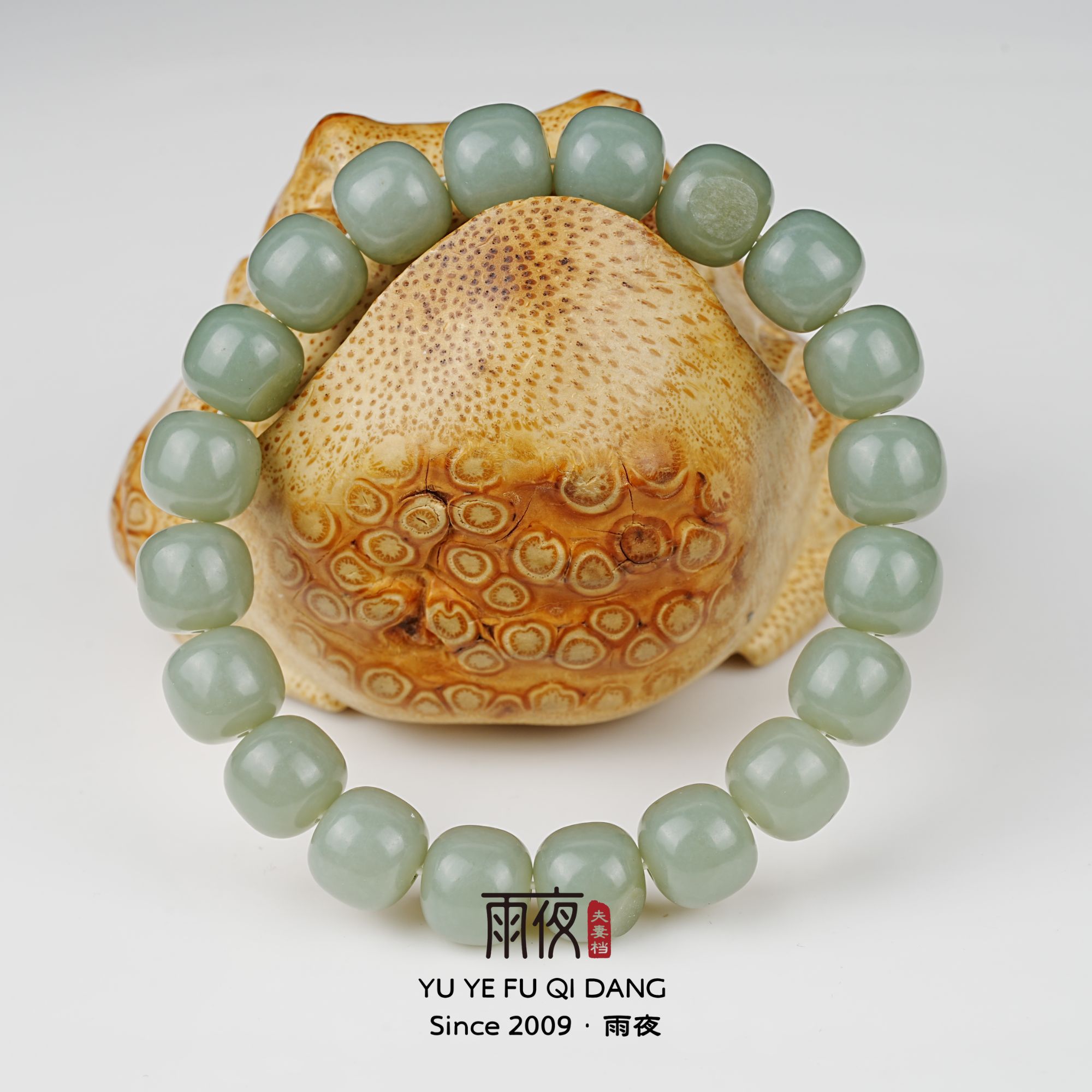 蓝调籽料沙枣青！11mm过眼过灯新疆和田玉籽料老型桶珠手串单圈