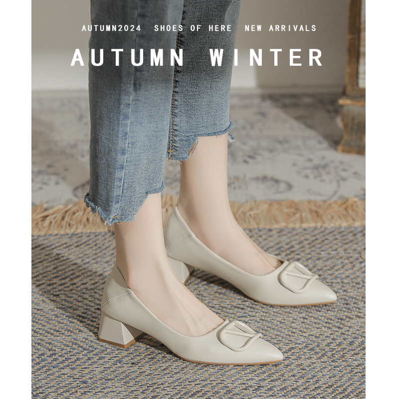 气质裸色尖头中高跟2025新款百搭法式浅口高级通勤女鞋粗跟单鞋夏