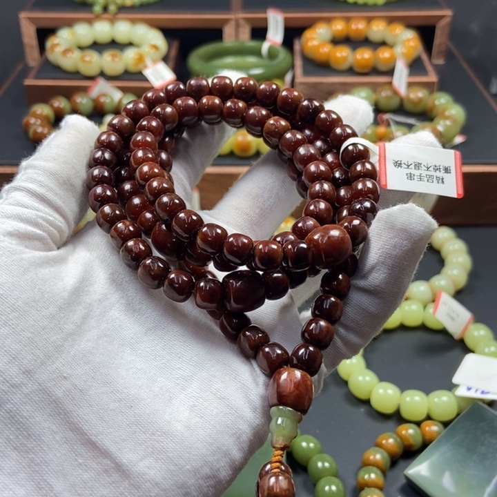 一***色透闪石质玉未镶嵌手链