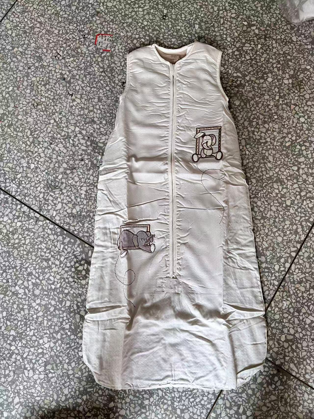 《兵哥外贸》3楼6-18个月卡其色波点小兔子全棉睡袋发一个微瑕95cm