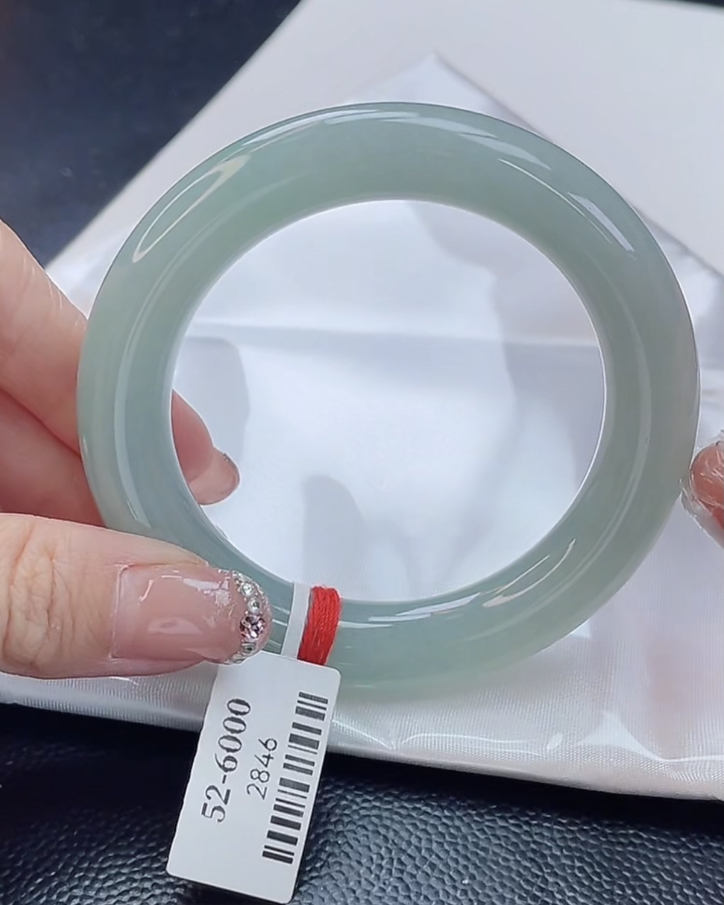 翡翠手镯未镶嵌翡翠