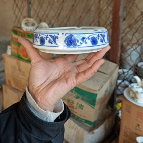 库存微瑕烟灰缸一个