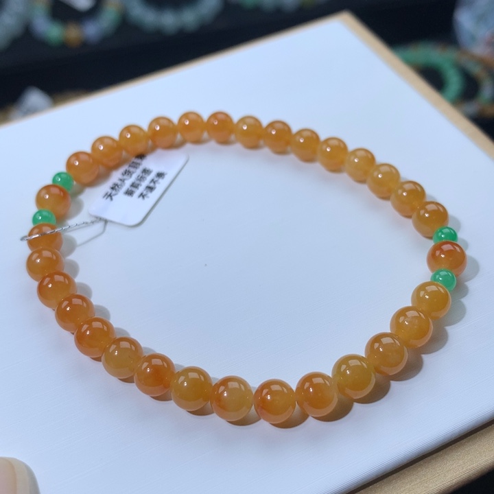 翡翠手镯未镶嵌卡