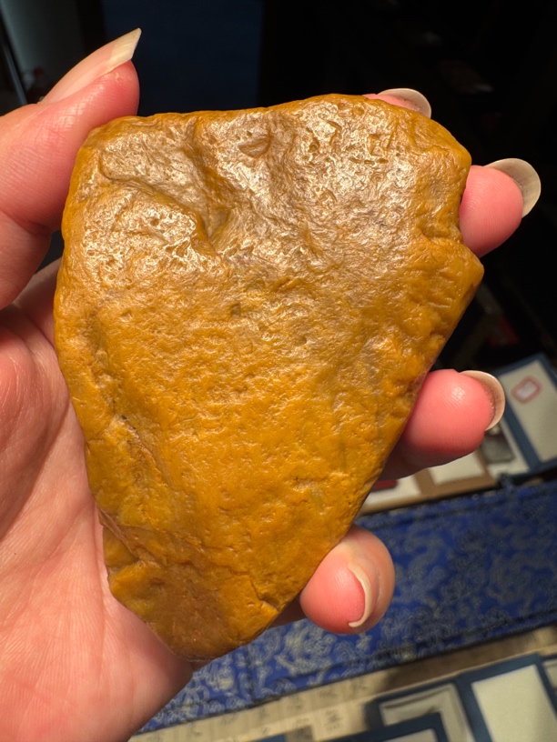 昌化田黄原石，质地细腻，形状饱满