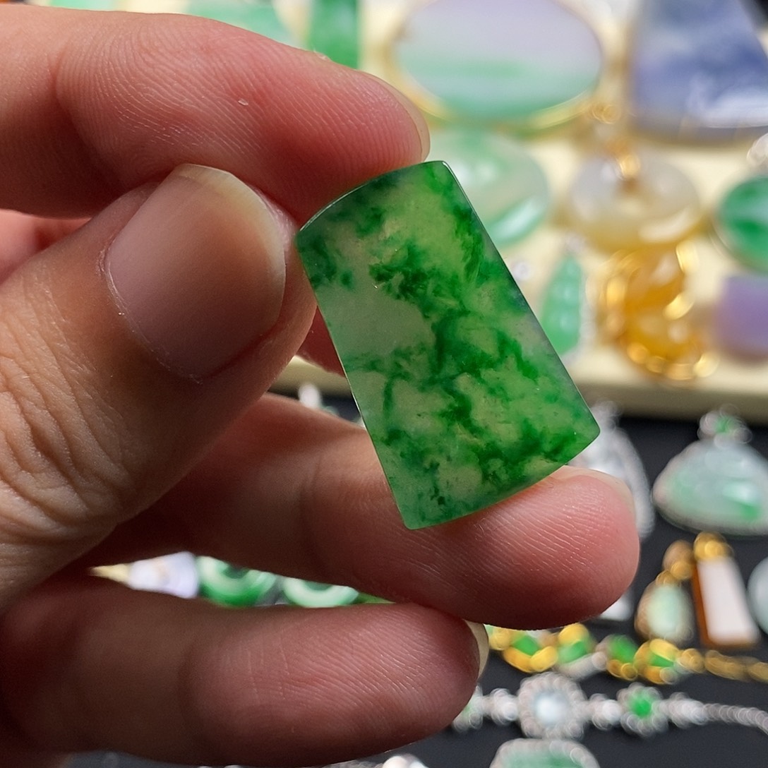 减***肥翡翠未镶嵌颈饰翡翠