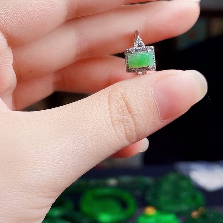 翡翠银S925镶嵌颈饰多样性