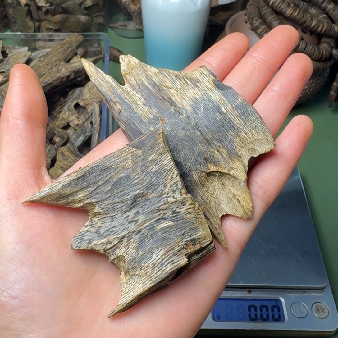 沉香手把件三**锋海南陆河老块料26克