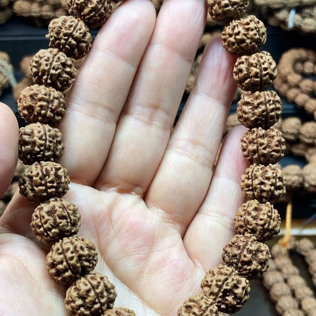 金刚菩提吊坠精挑花生手持