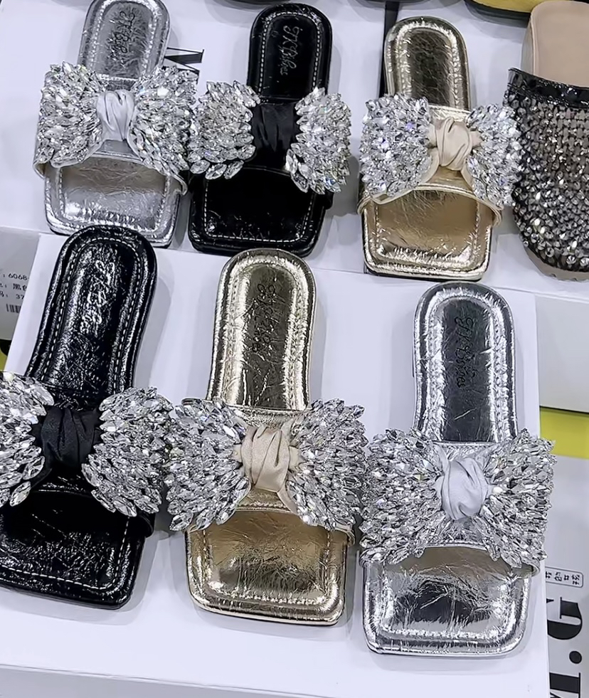 A08-8平底凉鞋女年新款夏季复古民族仙女晚风沙滩外穿拖鞋