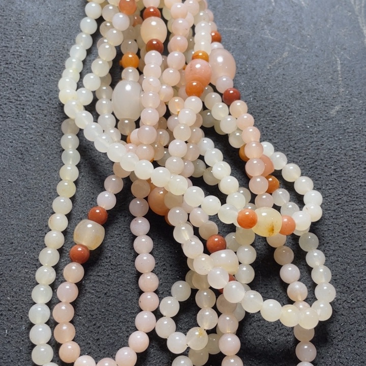 颈饰未镶嵌石英质玉潼*