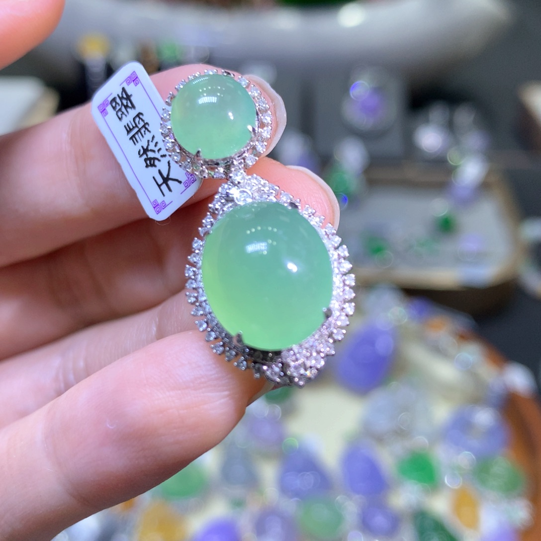 【闪购商品】翡翠颈饰18K金镶嵌翡翠吊坠项链