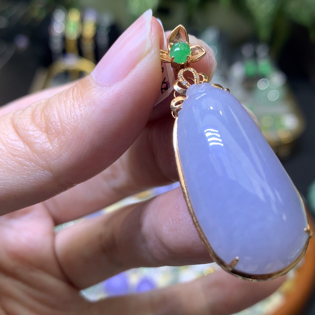 颈饰18K金镶嵌翡翠