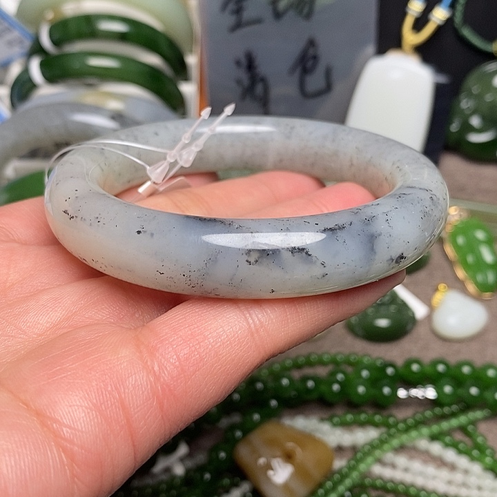 清***水和田玉未镶嵌手镯61