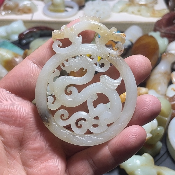 颈饰未镶嵌和田玉（糖玉）