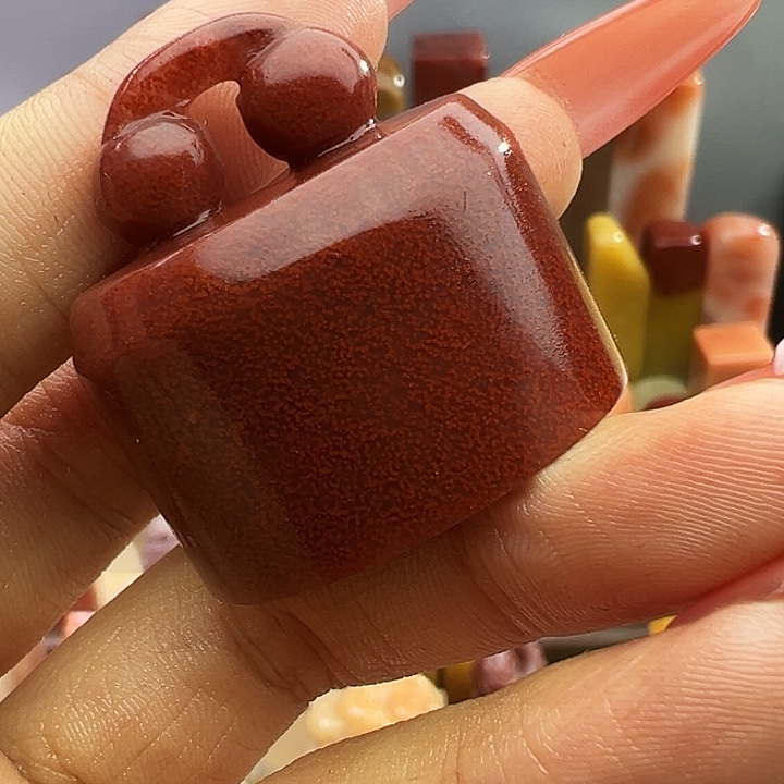 不***画寿山石印石椭圆钮