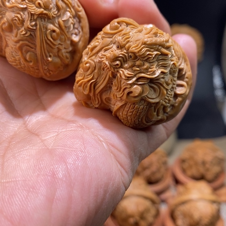 核桃把件乱**糟纯手工雕刻文玩核桃